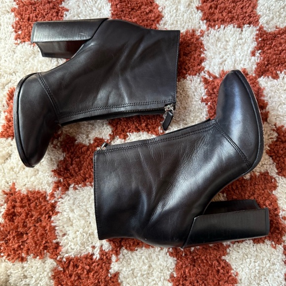Schutz Black Leather Front Zip Heeled Boots - 8.5 - Picture 1 of 9